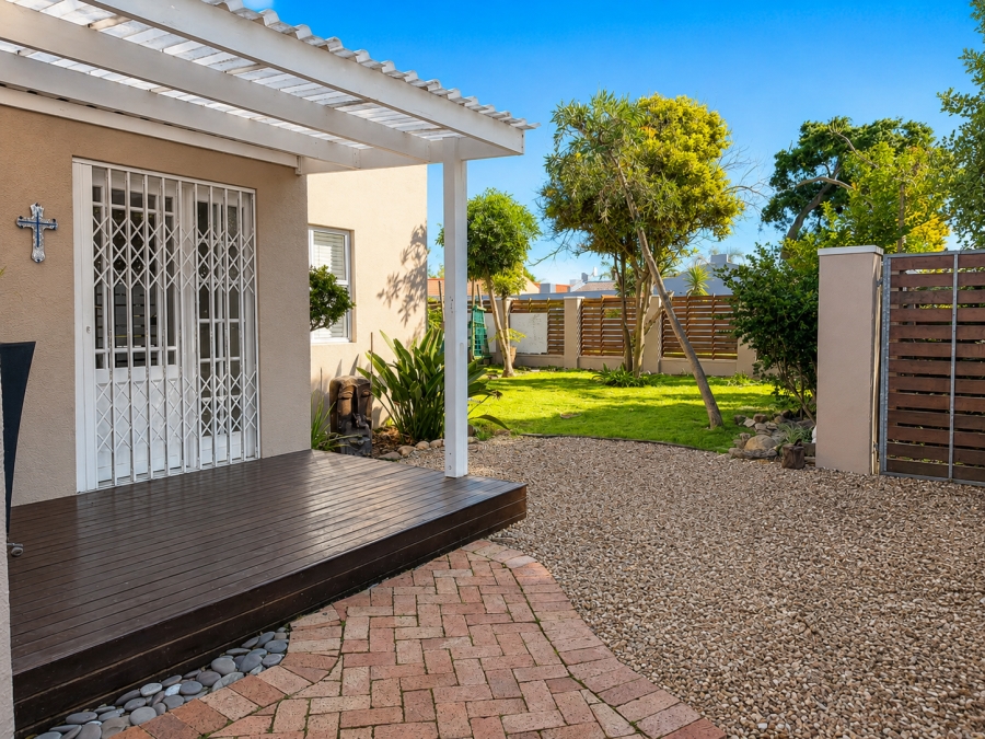 To Let 4 Bedroom Property for Rent in Edgemead Western Cape